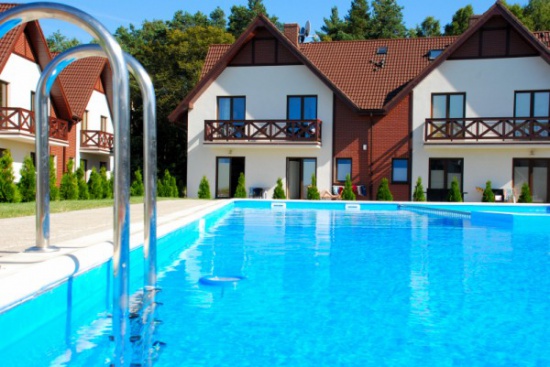 Apartament lazurowy nad morzem z basenem i kortem
